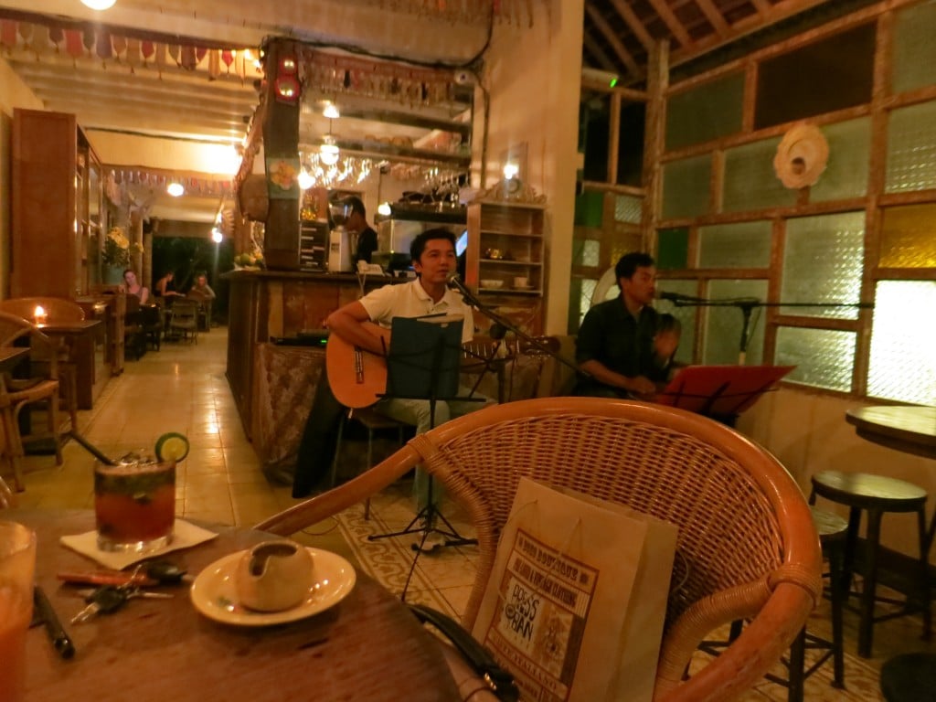 Luxury honeymoon in Bali, Indonesia - Taking in local music