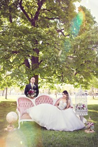 Elegant vintage-inspired purple and gold wedding - Wedding party portraits with vintage couch