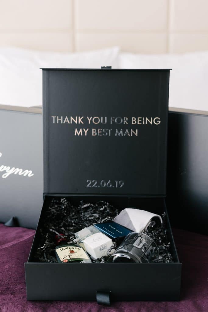 Groomsmen gift idea - gift box on wedding day