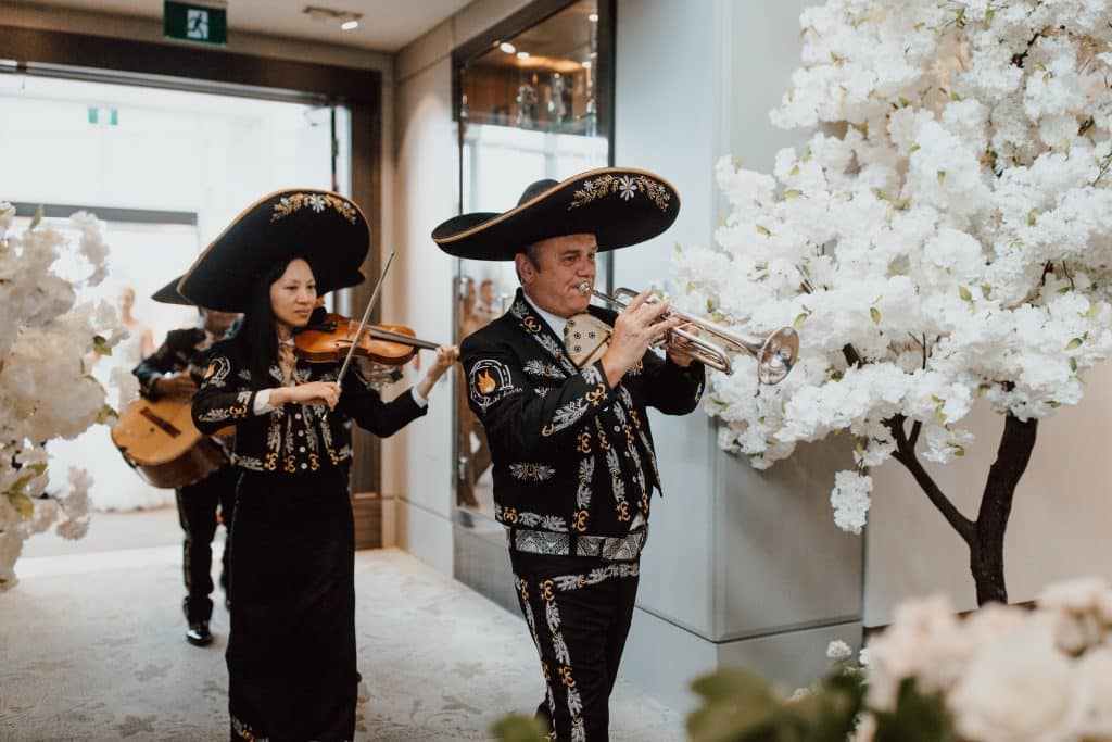 Mariachi band to kick off cocktail hour