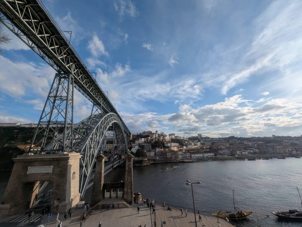 Porto Lisbon travel guide - take a boat cruise on the Duoro River