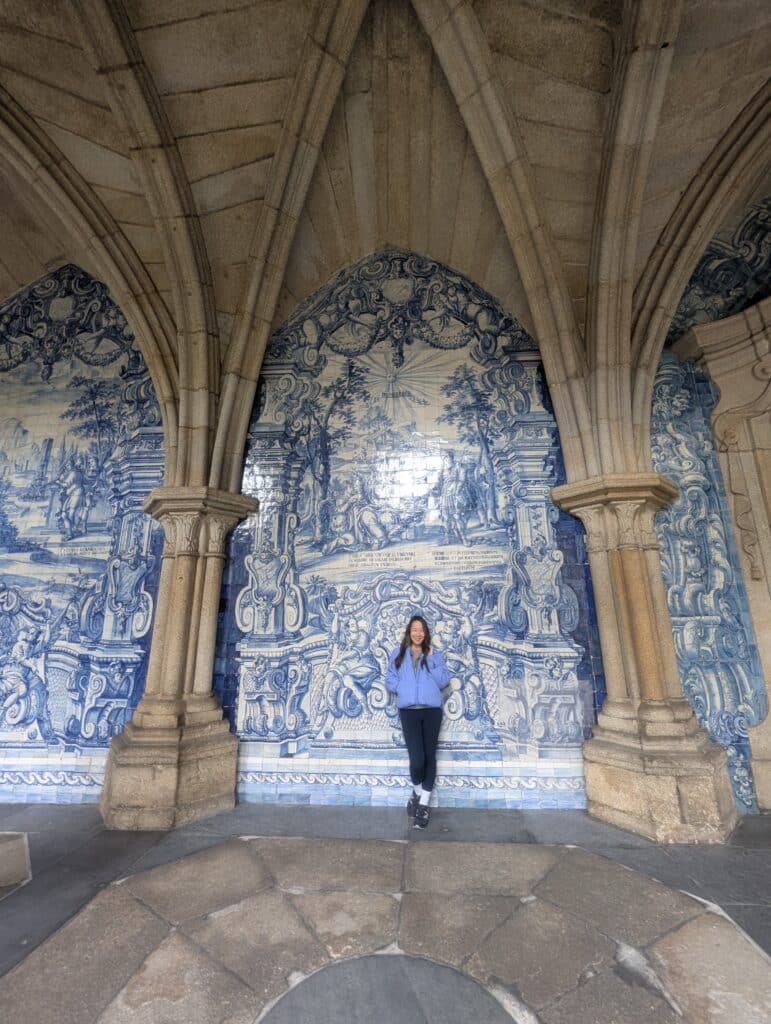 Porto Lisbon travel guide - Porto Cathedral, a beautiful blue tiled church