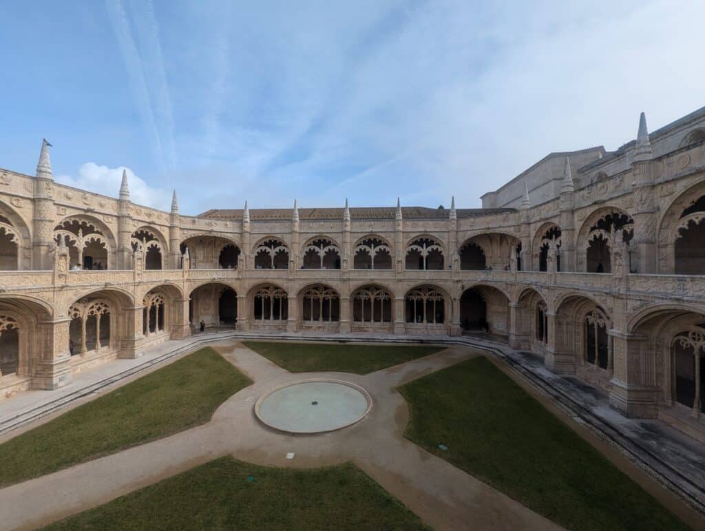 Lisbon travel guide for the best girls trip