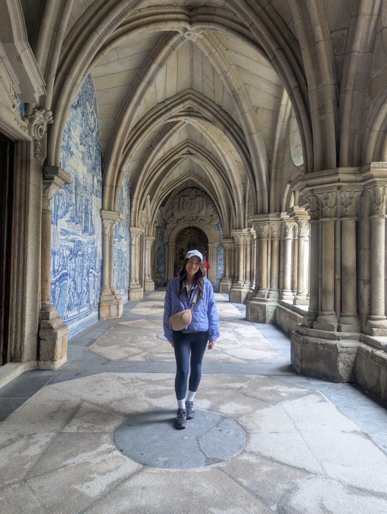 Porto Travel Guide - Visiting Porto Cathedral, the beautiful blue tile church
